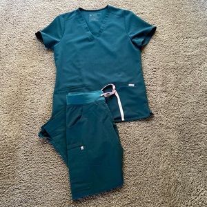 FIGS Caribbean Blue Set Size Small/Small Petite